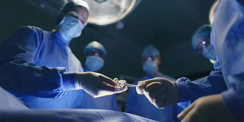 Handing an instrument to the surgeon